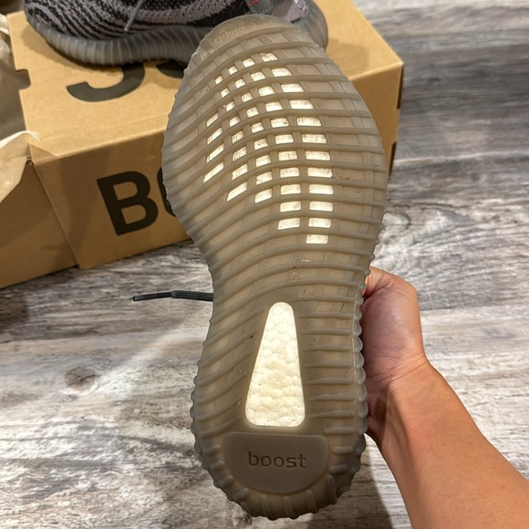 Adidas Yeezy 350 V2 Beluga 2.0 - size 5.5US - Picture 6 of 11
